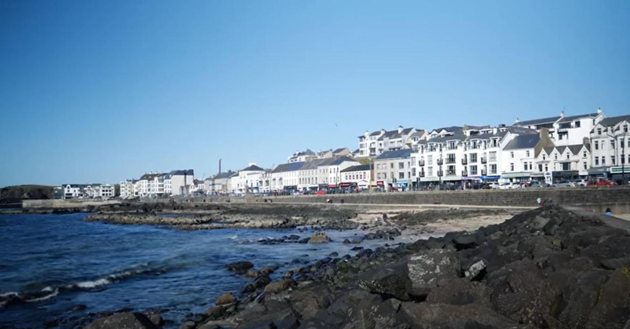 Enfield Street House Behind Portstewart Promenade With Partial Sea View From Front 3 Bed Sleeps 7 Villa Buitenkant foto