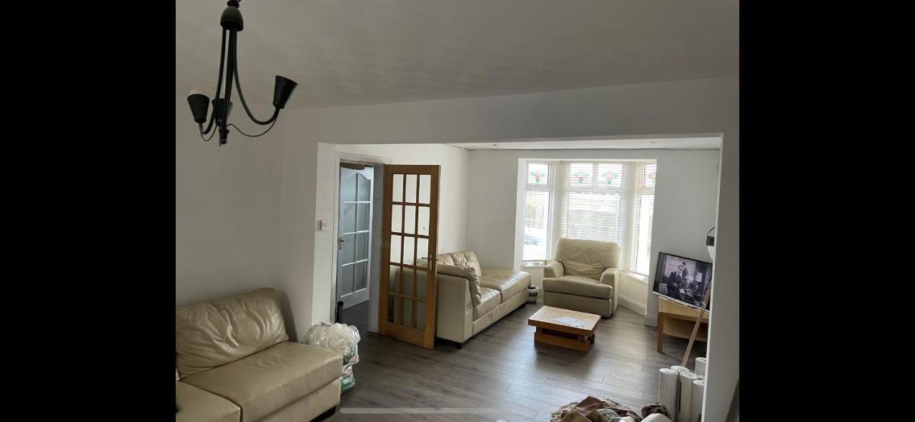 Enfield Street House Behind Portstewart Promenade With Partial Sea View From Front 3 Bed Sleeps 7 Villa Buitenkant foto