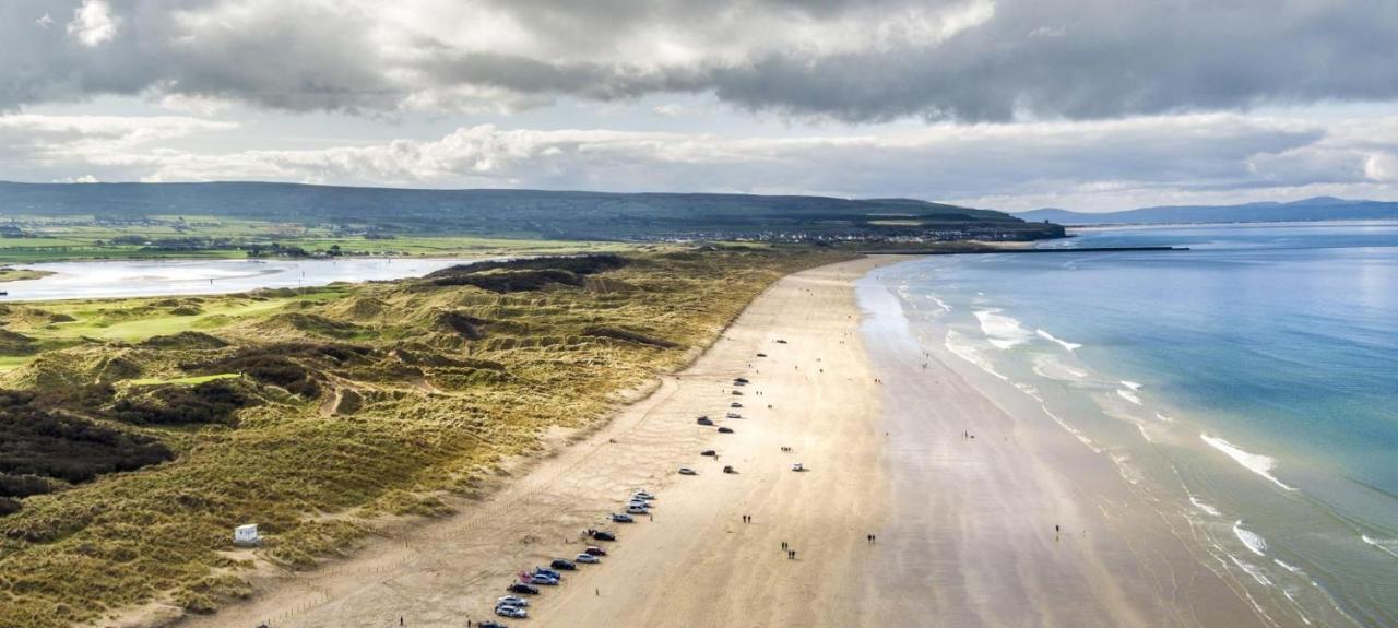 Enfield Street House Behind Portstewart Promenade With Partial Sea View From Front 3 Bed Sleeps 7 Villa Buitenkant foto
